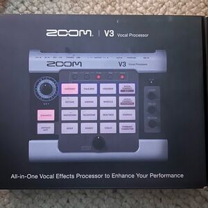 Zoom V3 Vocal Processor in Black and White